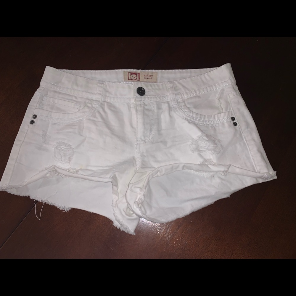 L.e.i. White low rise shorts